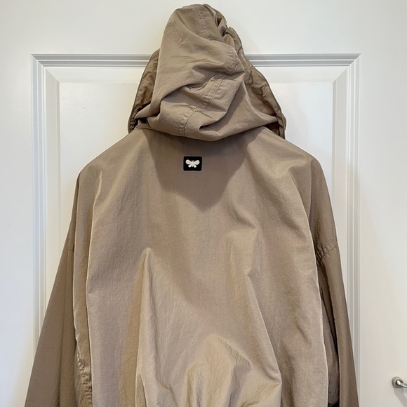 Weekend Max Mara Tan Hooded Taffeta Bomber Jacket. New. Never worn - Picture 16 of 16
